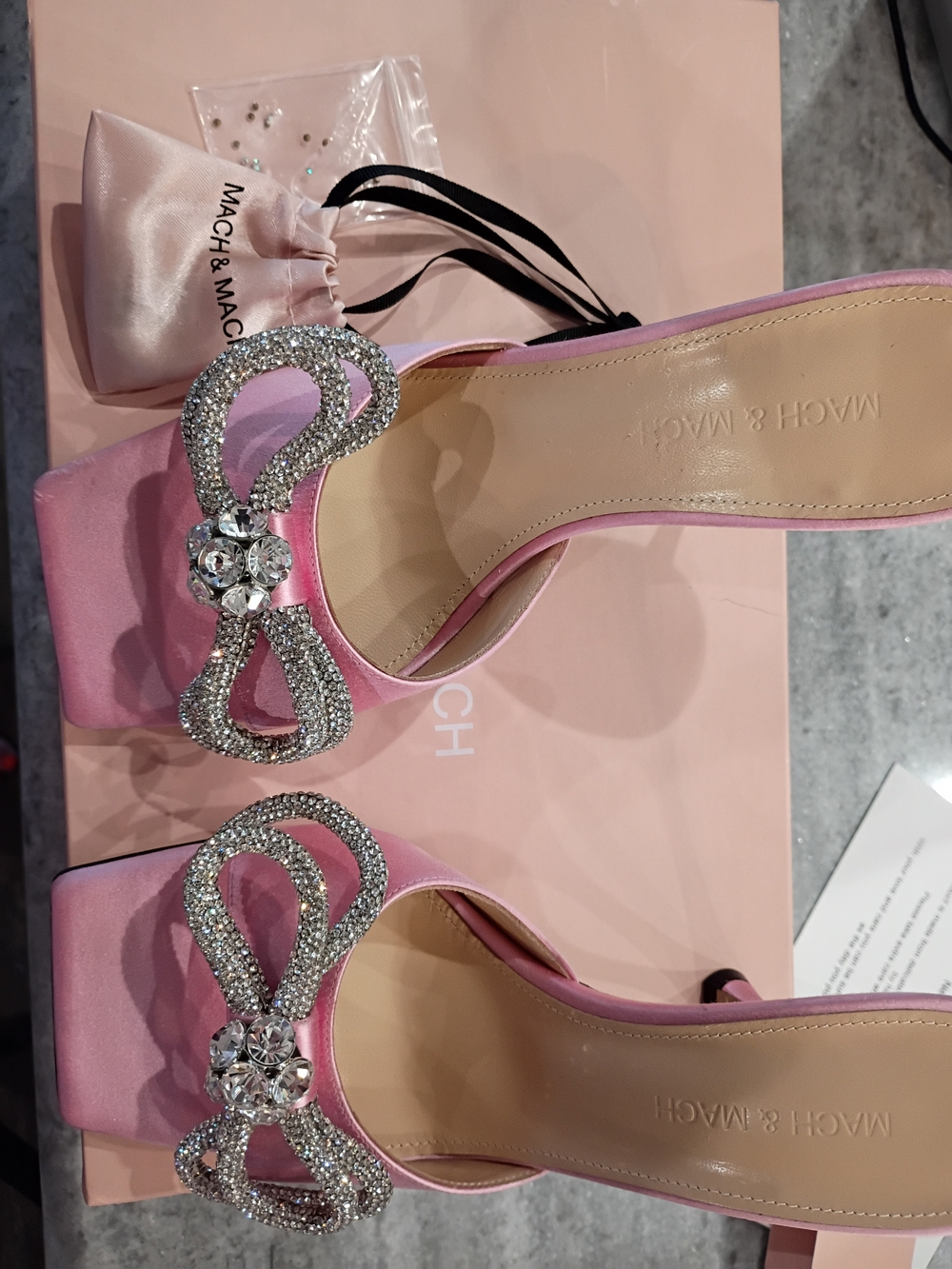 MACH & MACH Pink Silk Crystal Bow Mules Women's Size 38.5 New - Picture 11 of 13